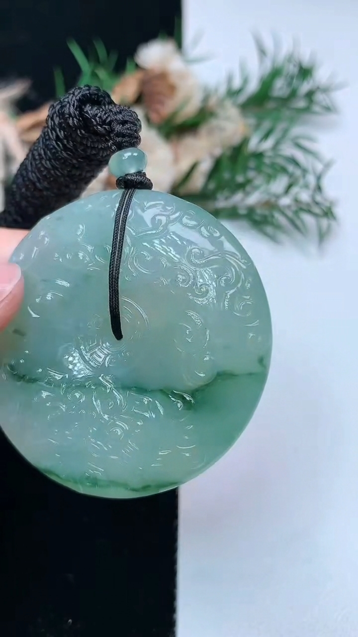 天然A货翡翠飘花仿古平安扣吊坠，尺寸43.6-9.5，重量:39.21g
3月31日