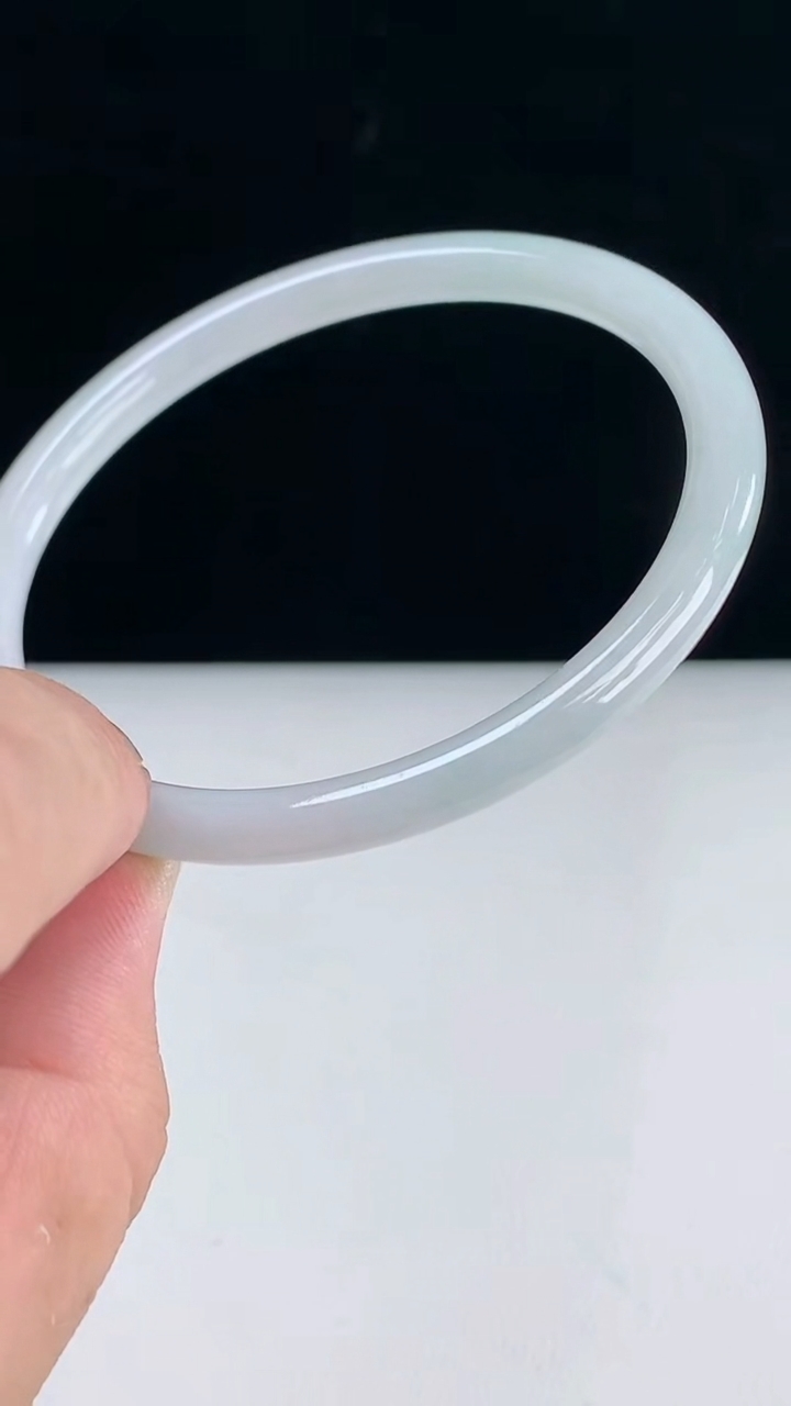 圈口56-57翡翠a圆条手镯尺寸57-5.4-5.9重:16.72g 2363月31日