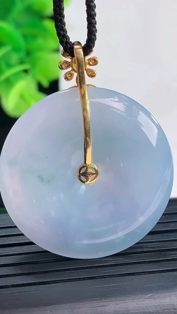 天然A货翡翠18K金紫罗兰平安扣吊坠尺寸33.7-5.8重量:14.48g
3月31日