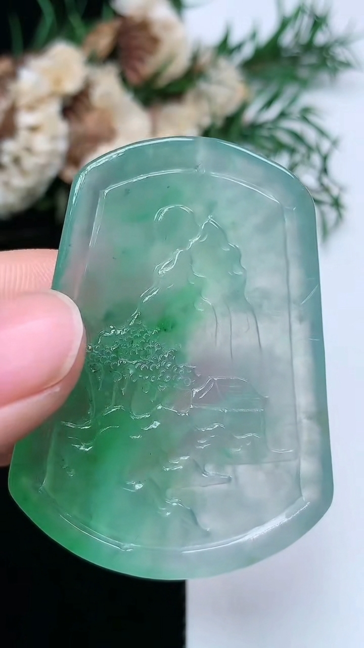 天然A货翡翠山水牌吊坠，尺寸48.4-35.7-5.5，重量:20.00g
3月31日