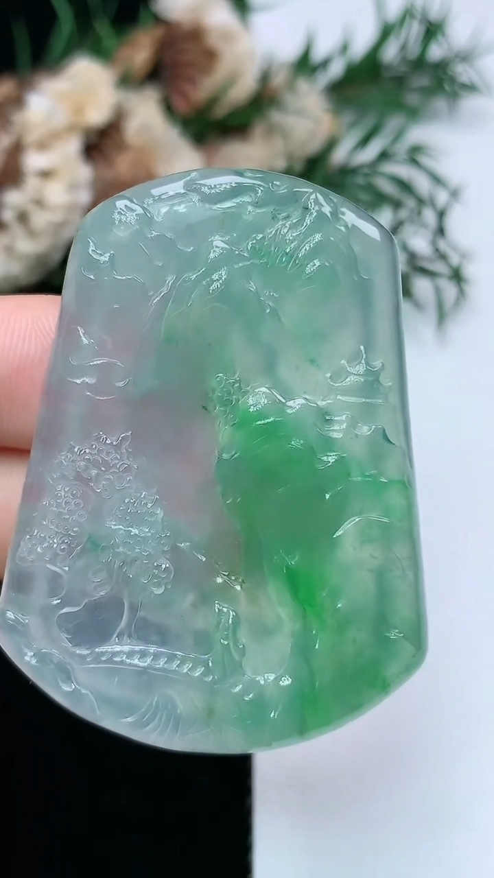 天然A货翡翠山水牌吊坠，尺寸48.4-35.7-5.5，重量:20.00g
3月31日