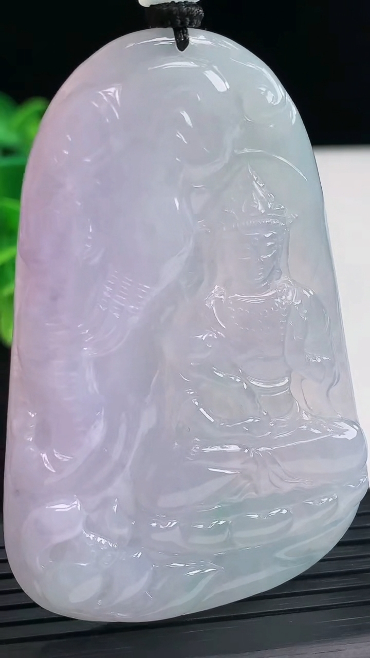天然A货翡翠紫罗兰普贤菩萨吊坠尺寸68.6-45.5-6.3重量:43.45g
3月31日
