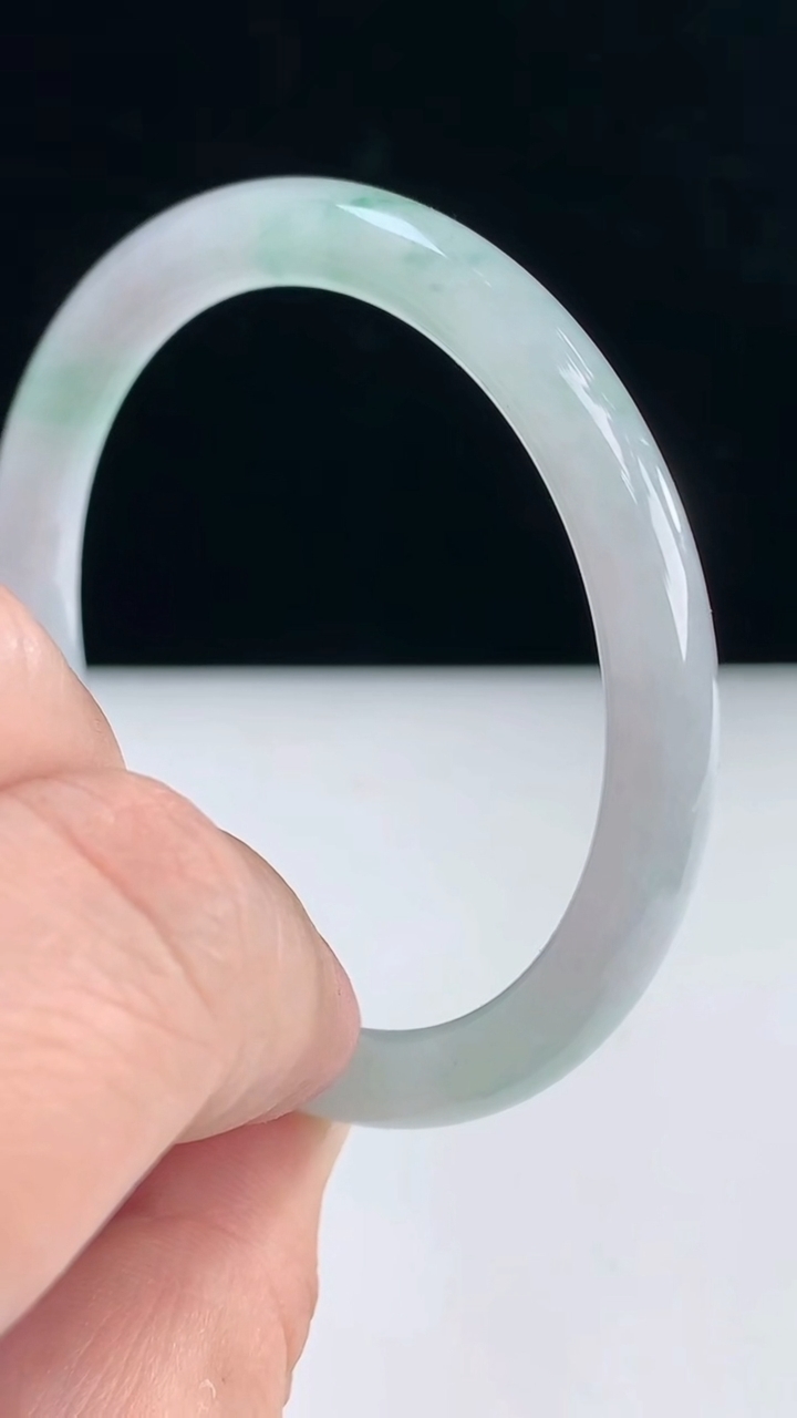 圈口52-53翡翠a圆条手镯尺寸52.5-7重:23.80g 2363月31日