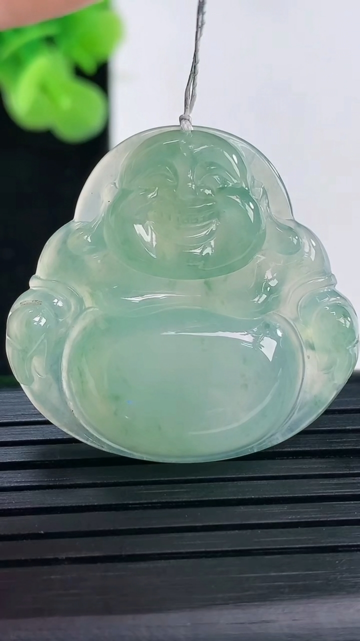 天然A货翡翠佛公吊坠尺寸31.6-36.2-6.1重量:9.69g
3月31日