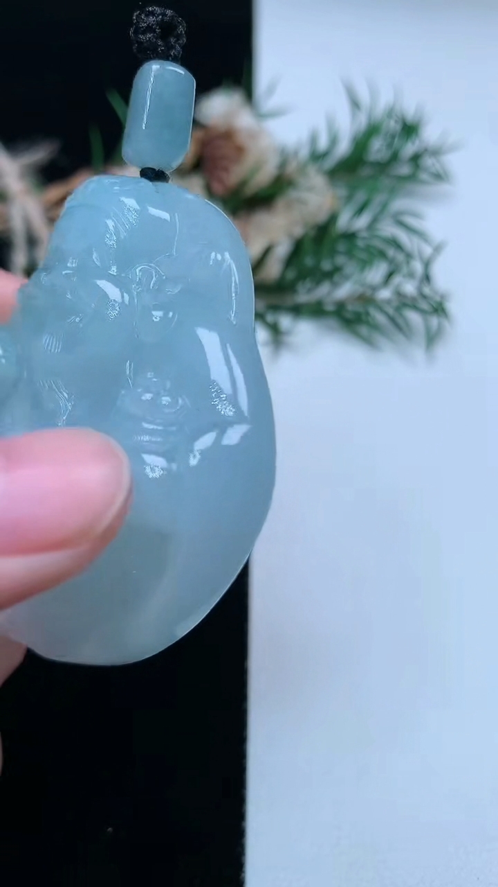 天然A货翡翠财神爷吊坠，尺寸52.8-52.7-12，重量:59.70g
3月31日