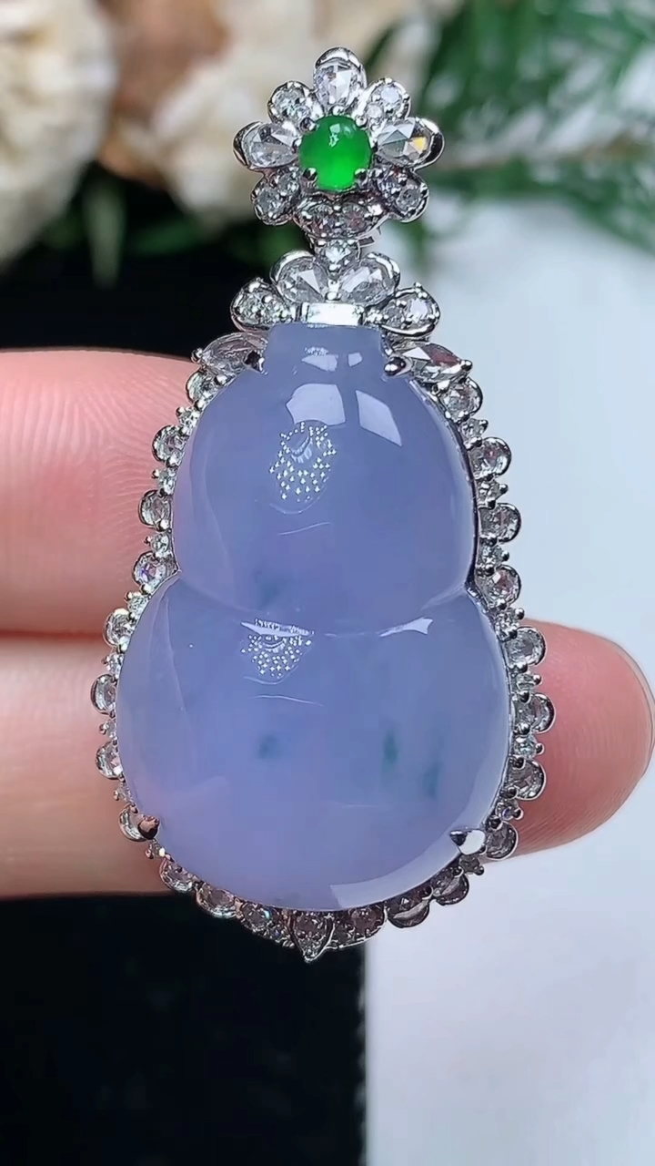 天然A货翡翠紫罗兰 飘花葫芦吊坠，尺寸39.7-20.5-12.8，裸石24.6-16.6，重量:9