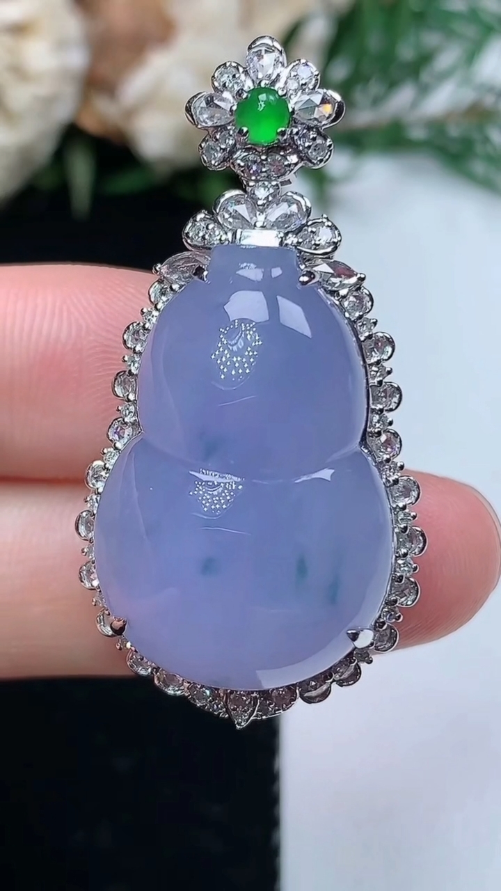 天然A货翡翠紫罗兰 飘花葫芦吊坠，尺寸39.7-20.5-12.8，裸石24.6-16.6，重量:9