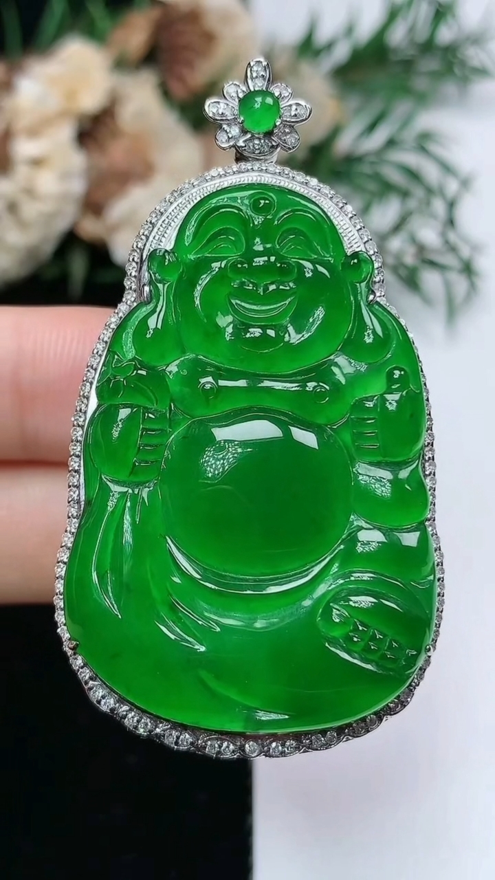 天然A货翡翠布袋佛吊坠，尺寸55.5-30-11.3，裸石41.6-27.6，重量:14.36g
3