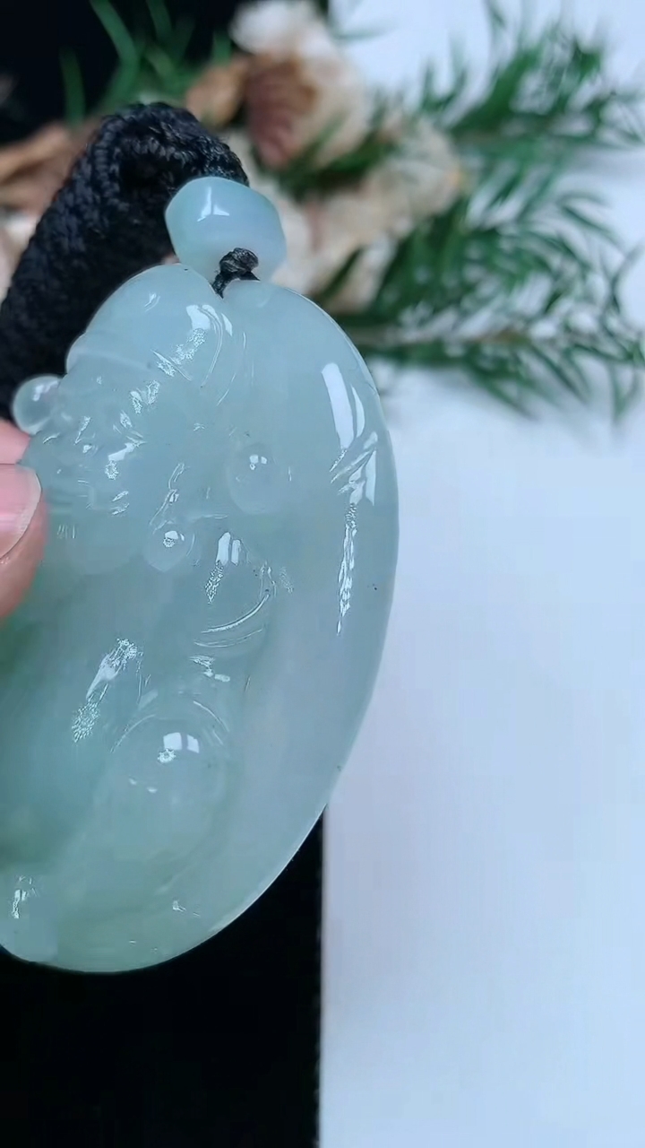 天然A货翡翠财神爷吊坠，尺寸50.4-41.8-11.5，重量:47.56g
3月31日