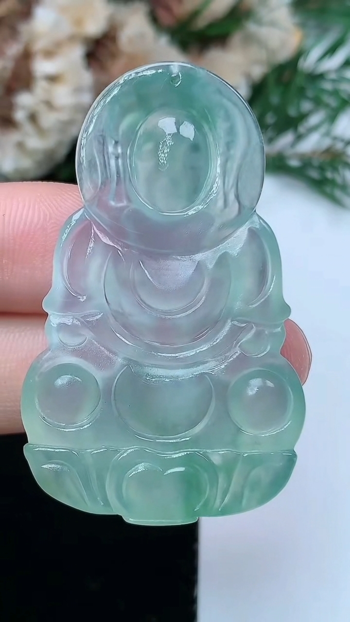 天然A货翡翠观音菩萨吊坠，尺寸44.8-27.2-4.2，重量:8.85g
3月31日