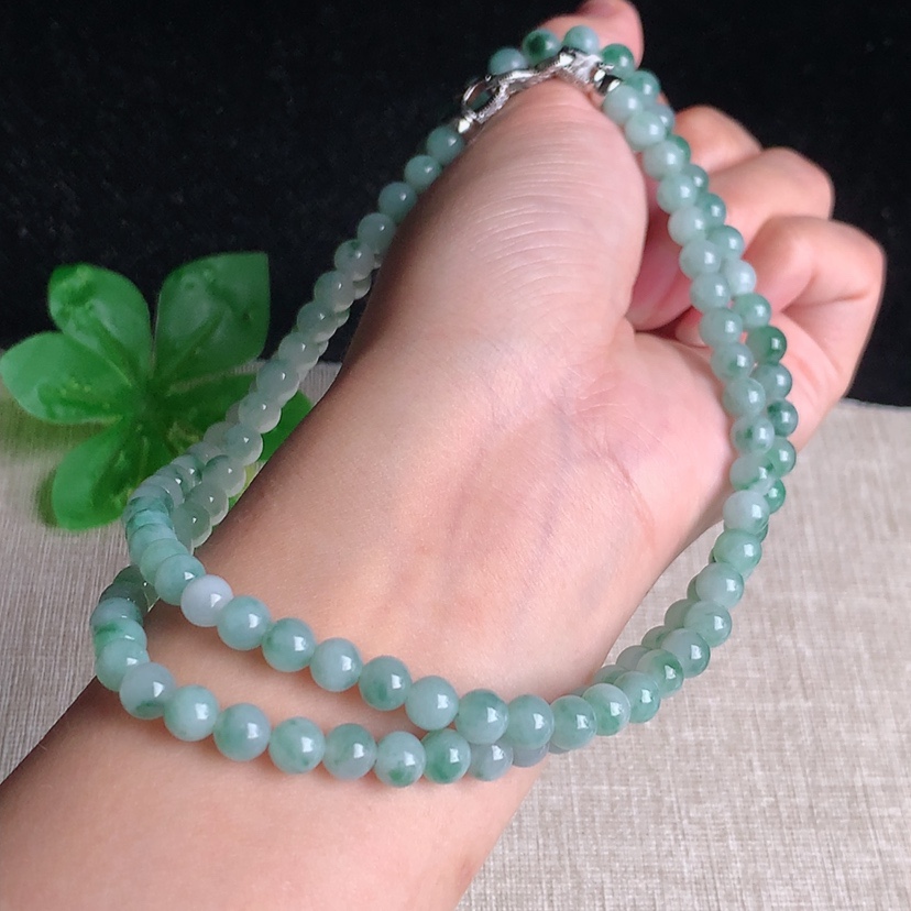 天然A货翡翠飘花圆珠项链毛衣链108颗 
尺寸5.8mm 重量42.93g 0329