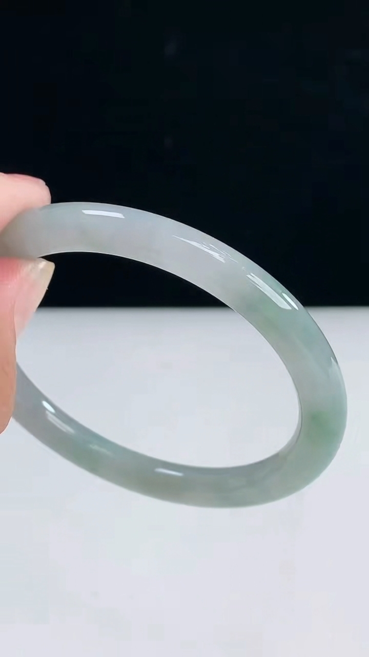 圈口54-55翡翠a圆条手镯尺寸55-6.4-7.6重:27.30g 2363月31日