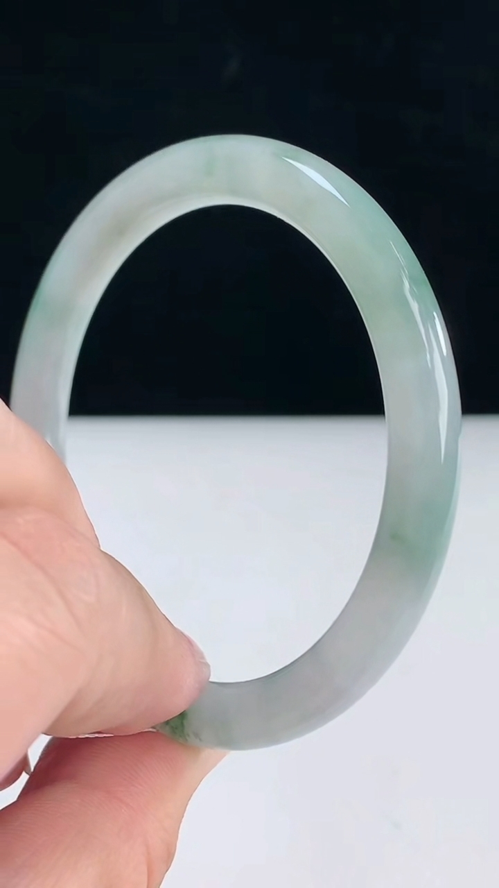 圈口54-55翡翠a圆条手镯尺寸55-6.4-7.6重:27.30g 2363月31日