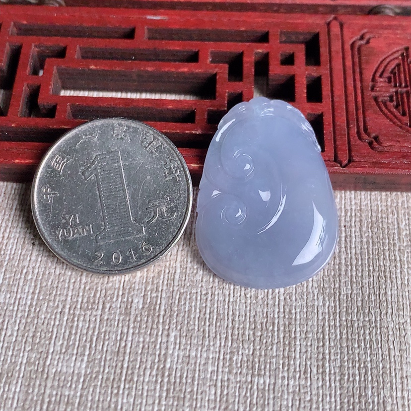 天然A货翡翠紫罗兰如意镶嵌件 
尺寸30.6-22-4mm 重量5.68g 0329