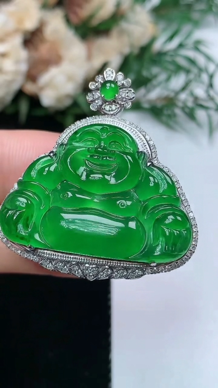 天然A货翡翠佛公吊坠，尺寸35.8-32.8-10.6，裸石21.5-30.4，重量:9.14g
3月31日