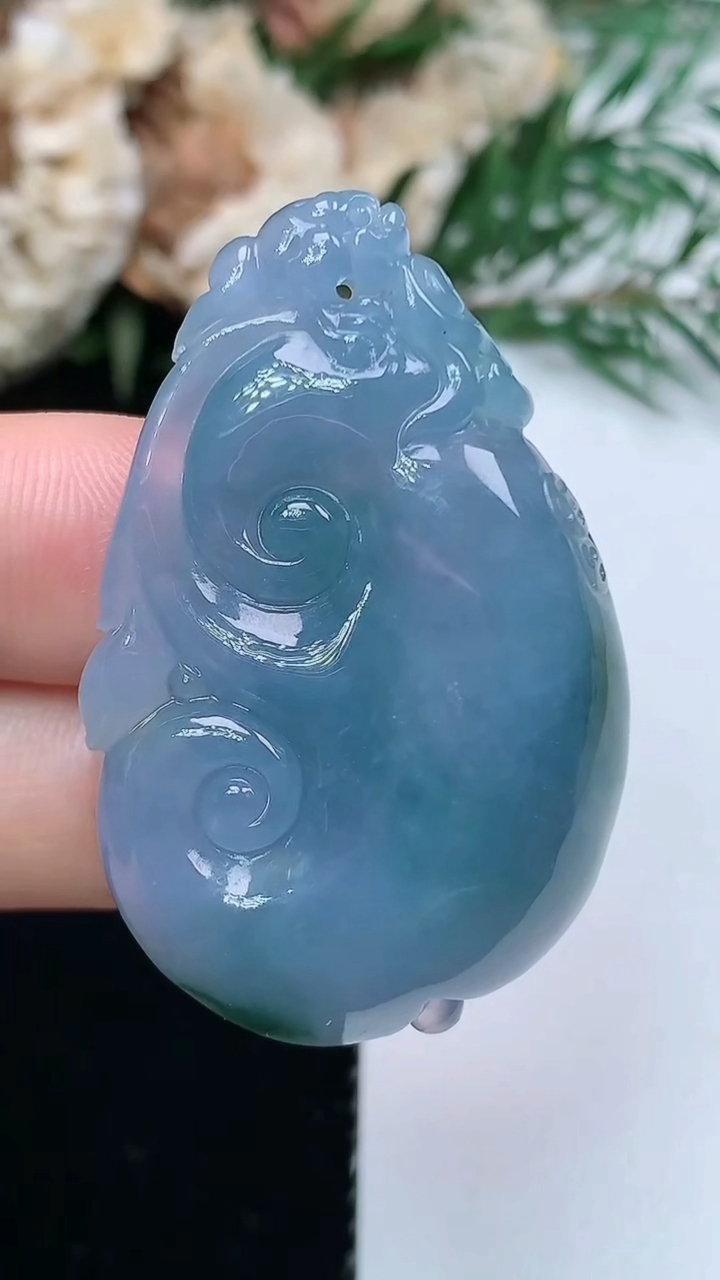 天然A货翡翠紫罗兰 飘花如意吊坠，尺寸41-25.5-8.5，重量:14.45g
3月31日