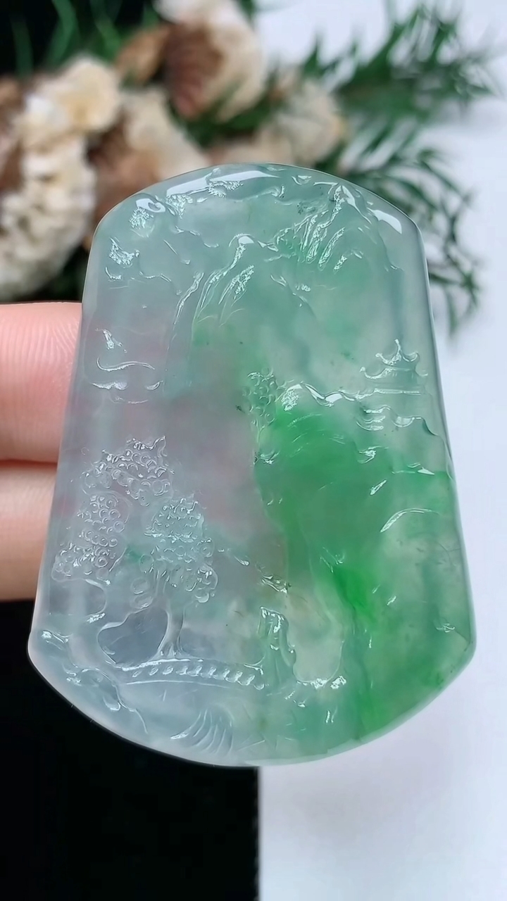 天然A货翡翠山水牌吊坠，尺寸48.4-35.7-5.5，重量:20.00g
3月31日