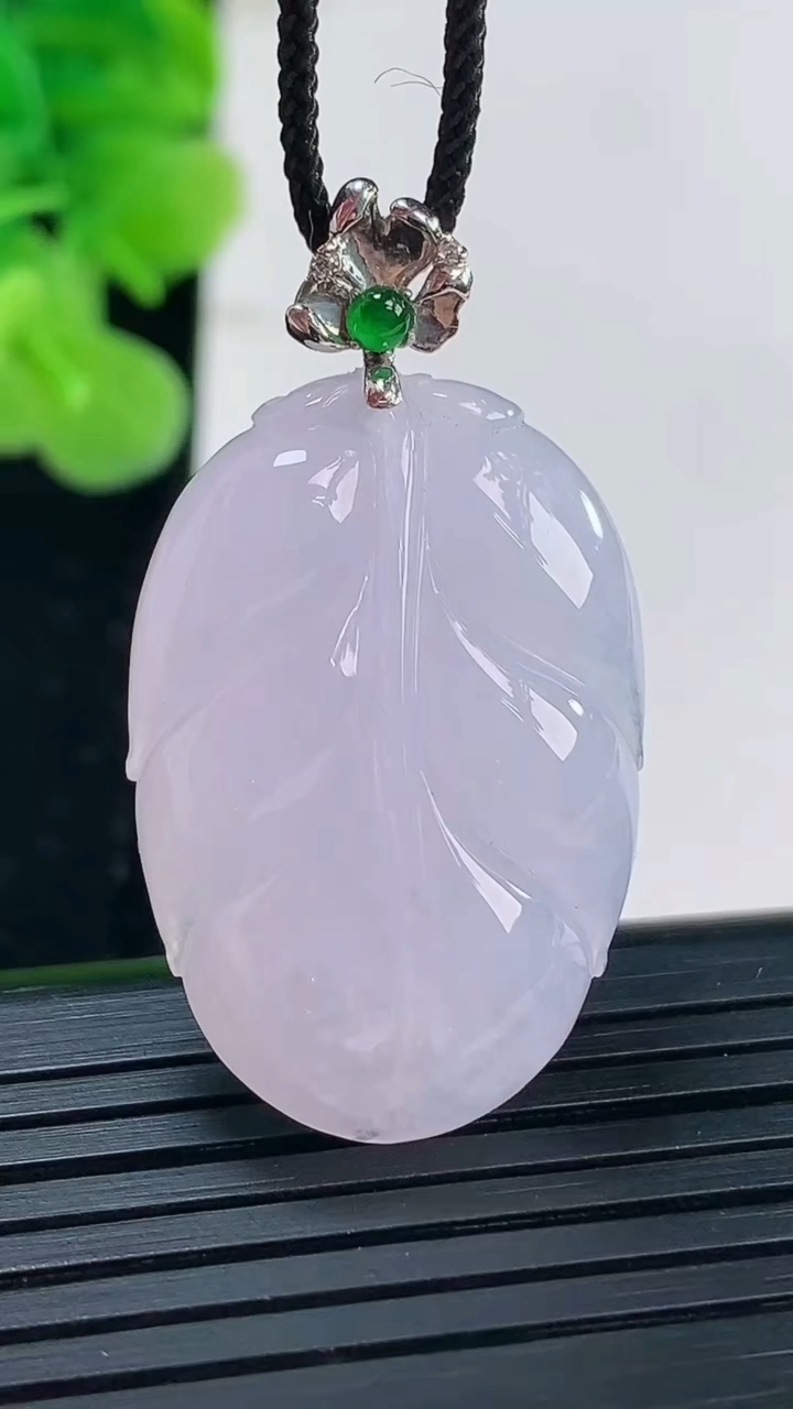 天然A货翡翠18K金紫罗兰金枝玉叶 叶子吊坠尺寸30.8-20.4-8.1重量:9.27g
3月31
