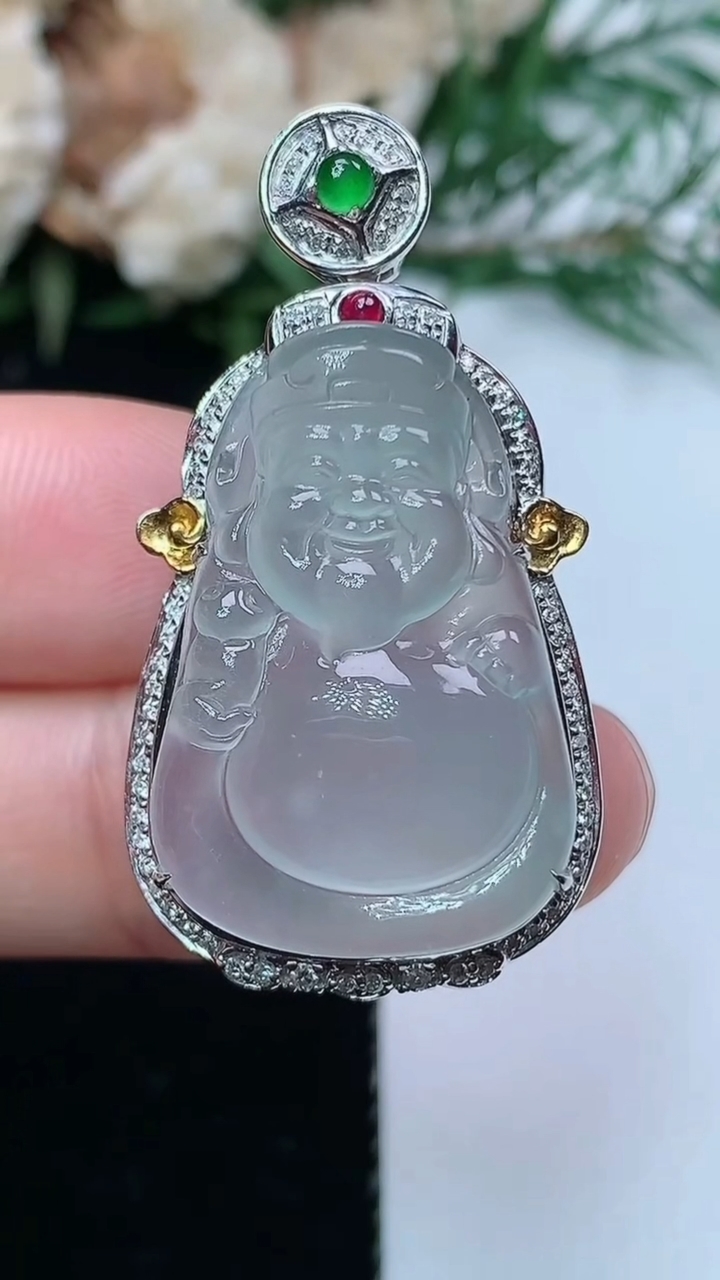 天然A货翡翠白冰财神爷吊坠，尺寸38.2-20.5-12.8，裸石25.7-17.4，重量:7.21