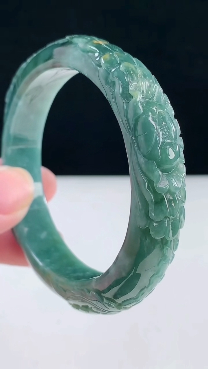 圈口55-56翡翠a货蓝水雕花宽边手镯尺寸55.5-13-9.2重:58.84g6493月31日