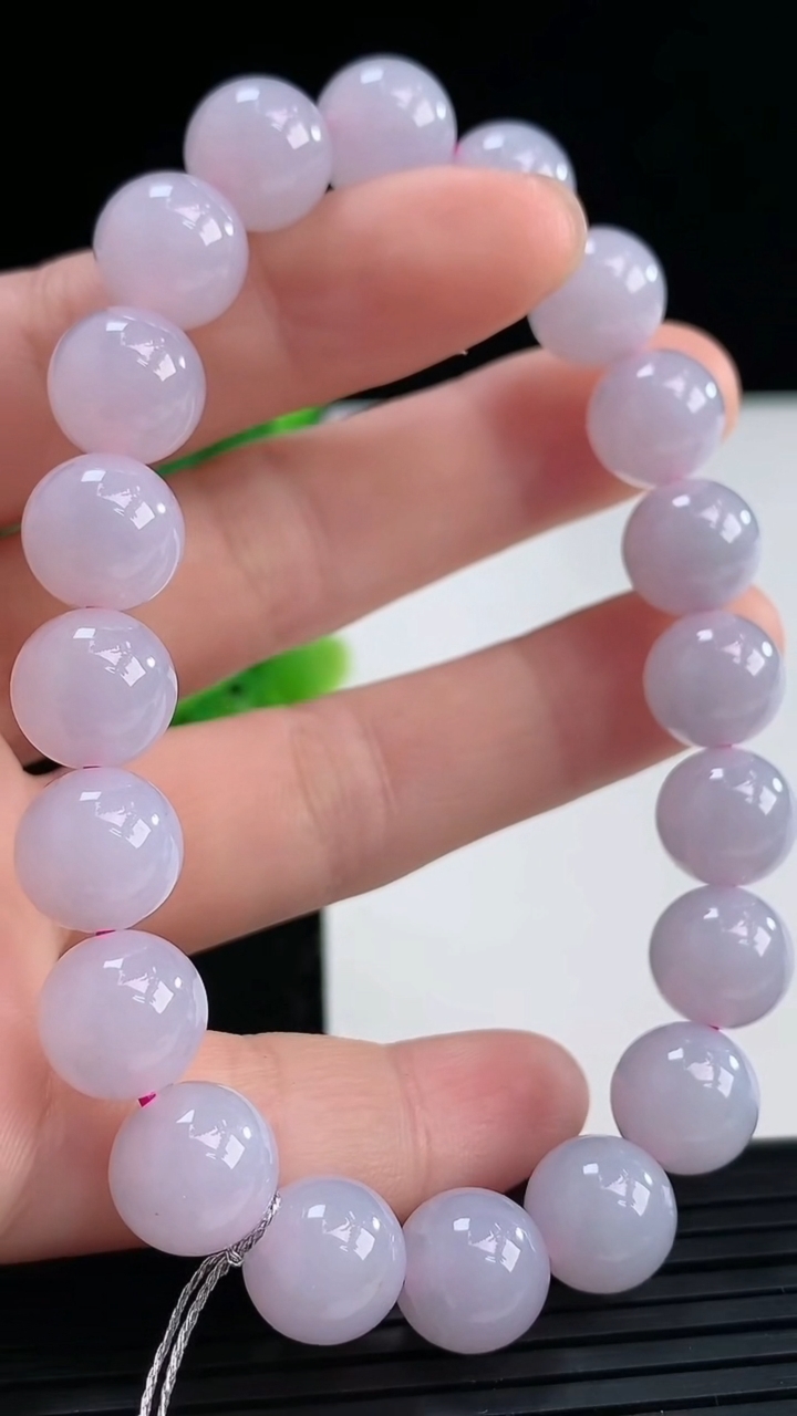 天然A货翡翠紫罗兰圆珠手串尺寸9.8-20颗重量:33.79g3月31日
工厂直销收藏佳品,种好水足，色泽均匀，有种有色，上手高大气！