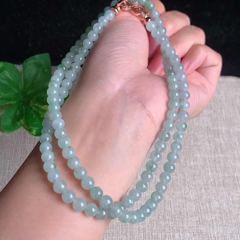 天然A货翡翠飘花圆珠项链毛衣链108颗 
尺寸5.6mm 重量38.86g 0329