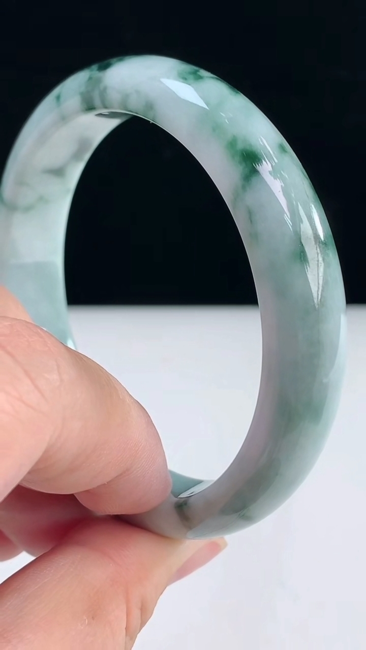 圈口58-59翡翠a货飘花宽边手镯尺寸58.5-13.6-7.2重:58.64g7663月31日