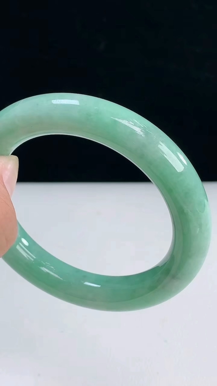 圈口57-58翡翠a货胖圆条手镯尺寸58-13重:102.54g 873月31日