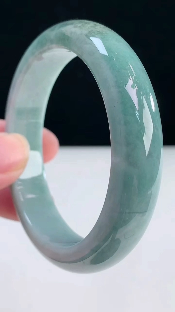圈口55-56翡翠a货蓝水宽边手镯尺寸55.4-13-8.3重:60.48g843月31日