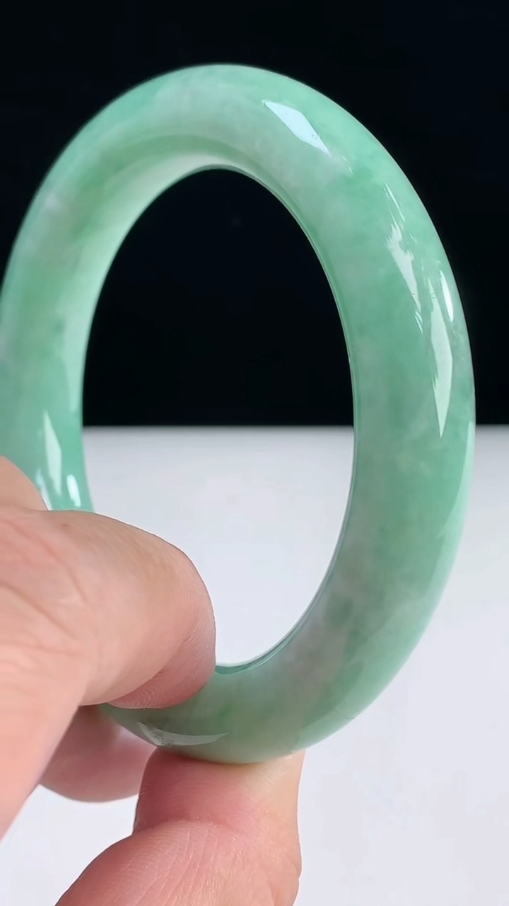 圈口57-58翡翠a货胖圆条手镯尺寸58-13重:102.54g 873月31日