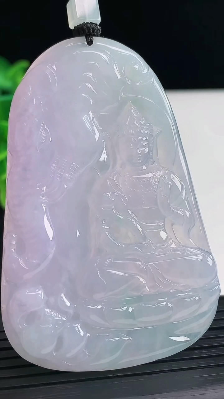 天然A货翡翠紫罗兰普贤菩萨吊坠尺寸68.6-45.5-6.3重量:43.45g
3月31日