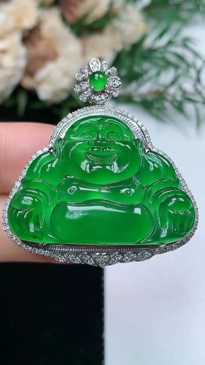 天然A货翡翠佛公吊坠，尺寸35.8-32.8-10.6，裸石21.5-30.4，重量:9.14g
3