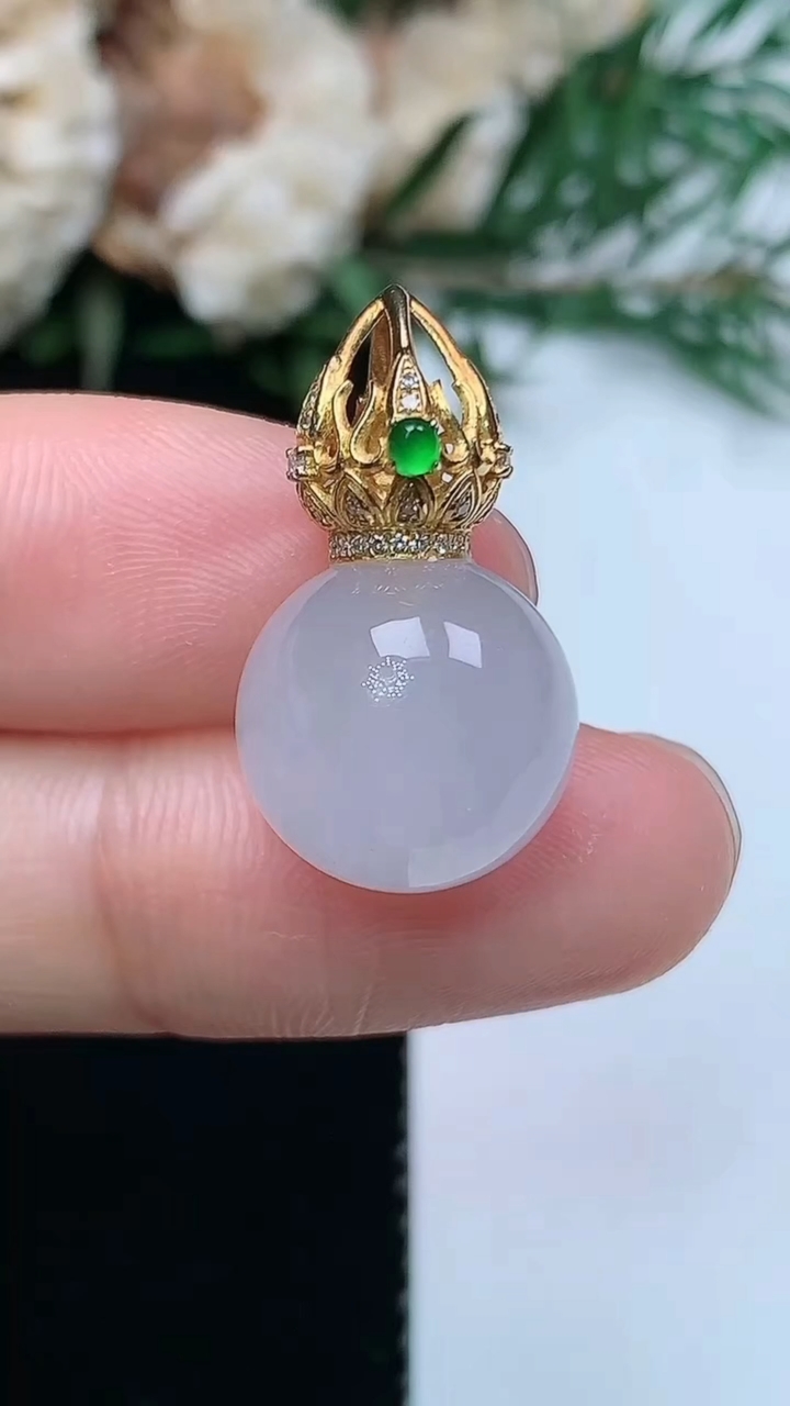 天然A货翡翠白冰圆珠吊坠，尺寸12.8，重量:4.95g
3月31日