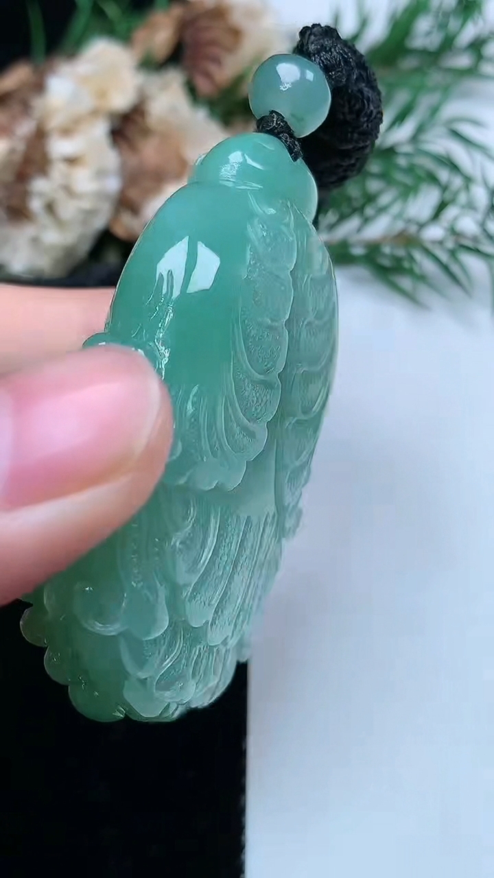 天然A货翡翠白菜吊坠，尺寸52.3-34.4-19.5，重量:57.41g
3月31日