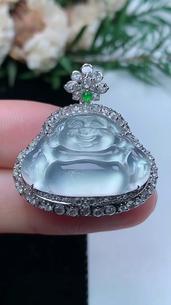 天然A货翡翠白冰佛公吊坠，尺寸28-25.8-12.3，裸石14.5-22，重量:6.88g
3月31日