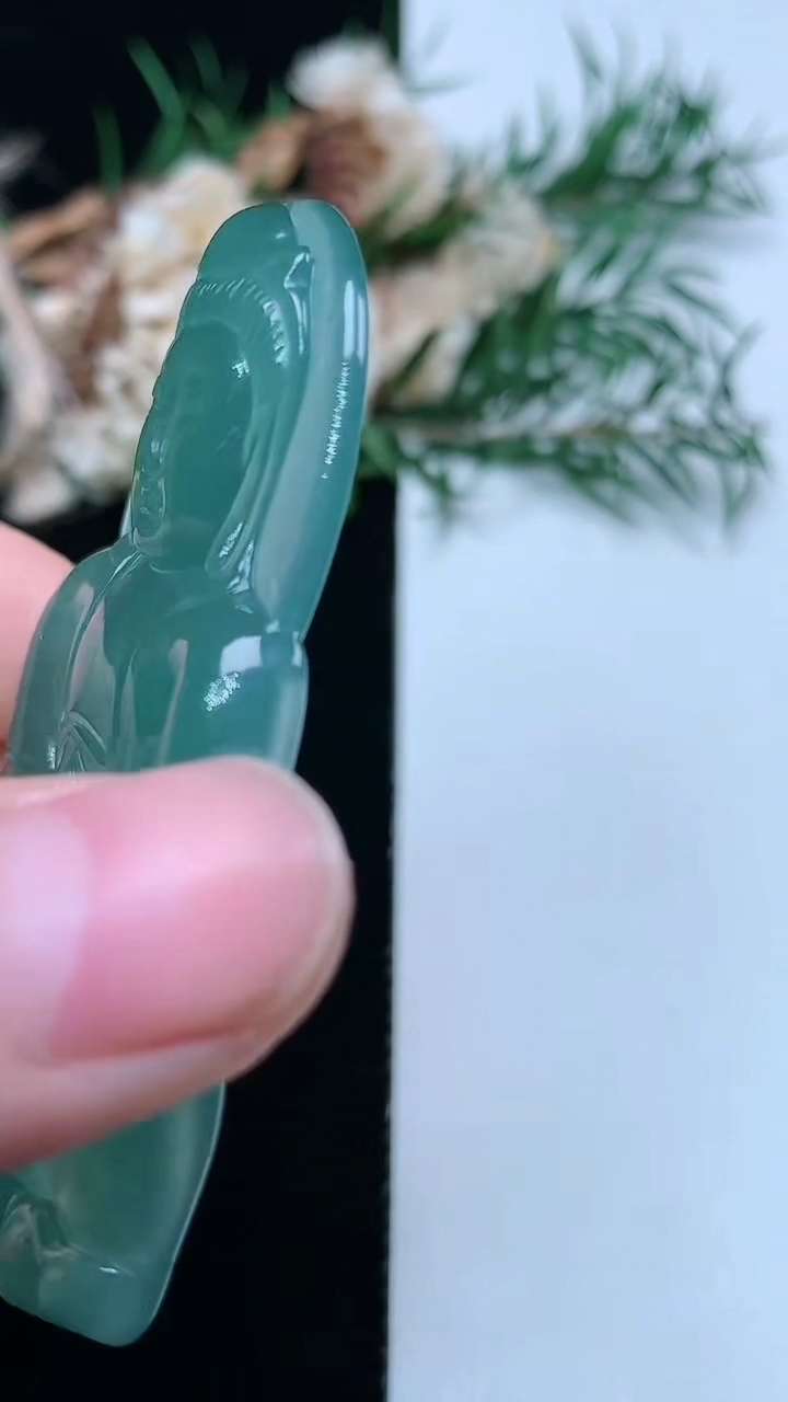 天然A货翡翠蓝水观音菩萨吊坠，尺寸60.8-37.3-5.5，重量:22.22g
3月31日