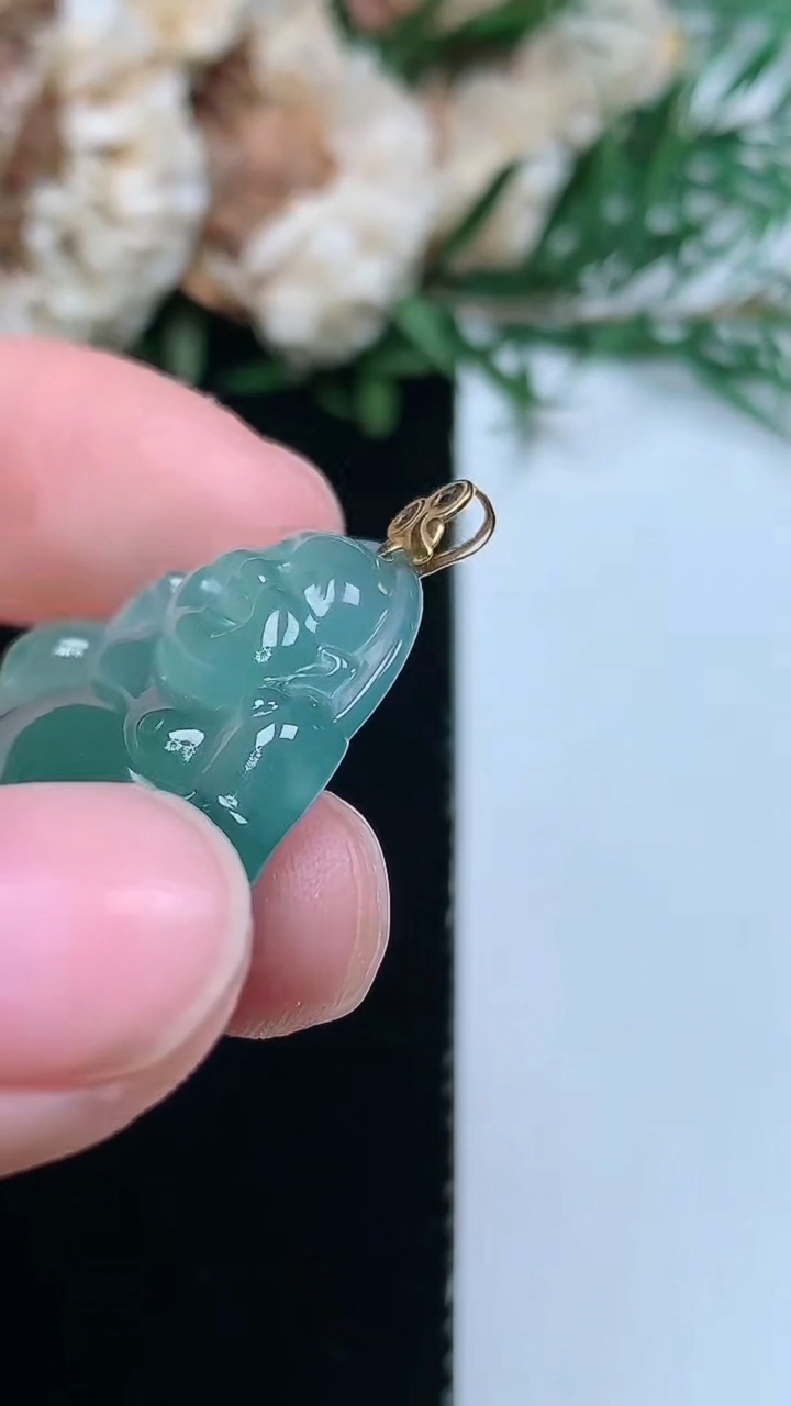 天然A货翡翠蓝水佛公吊坠，尺寸21.7-25.7-5，重量:5.00g
3月31日