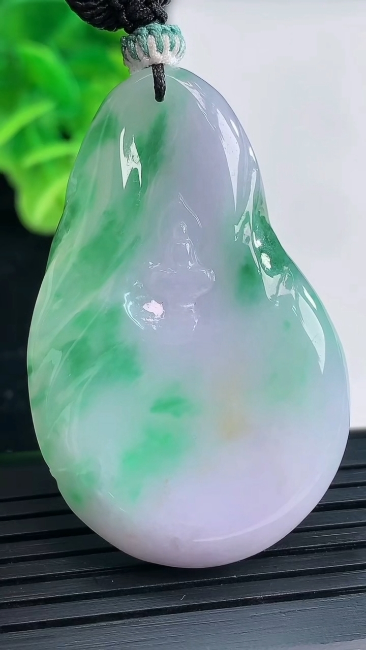 天然A货翡翠无相佛吊坠尺寸47.7-30.4-6.1重量:21.74g
3月31日