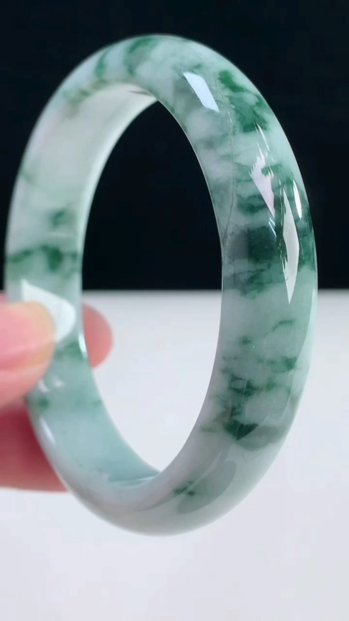 圈口58-59翡翠a货飘花宽边手镯尺寸58.5-13.6-7.2重:58.64g7663月31日