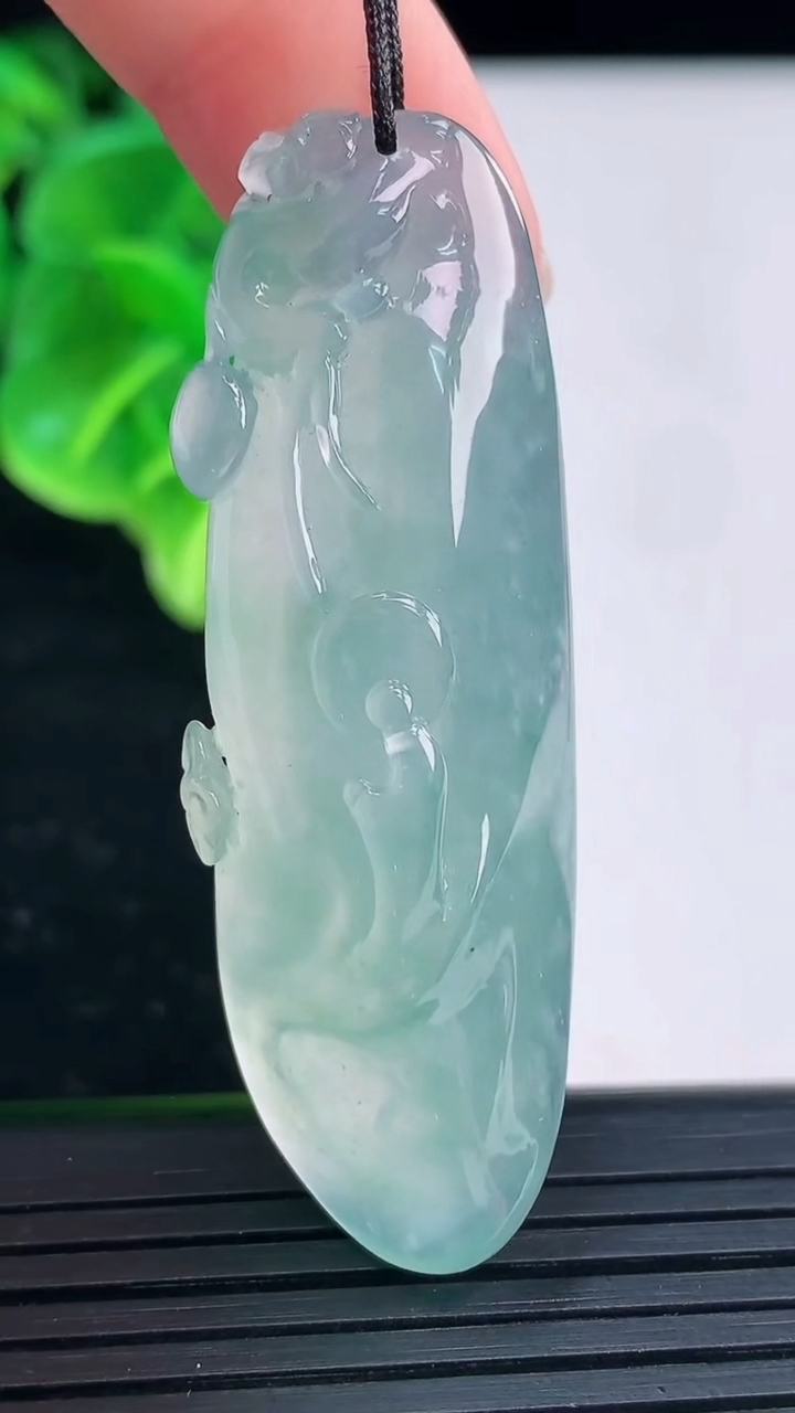 天然A货翡翠悟道吊坠尺寸53.3-17.1-10.4重量:16.26g
3月31日