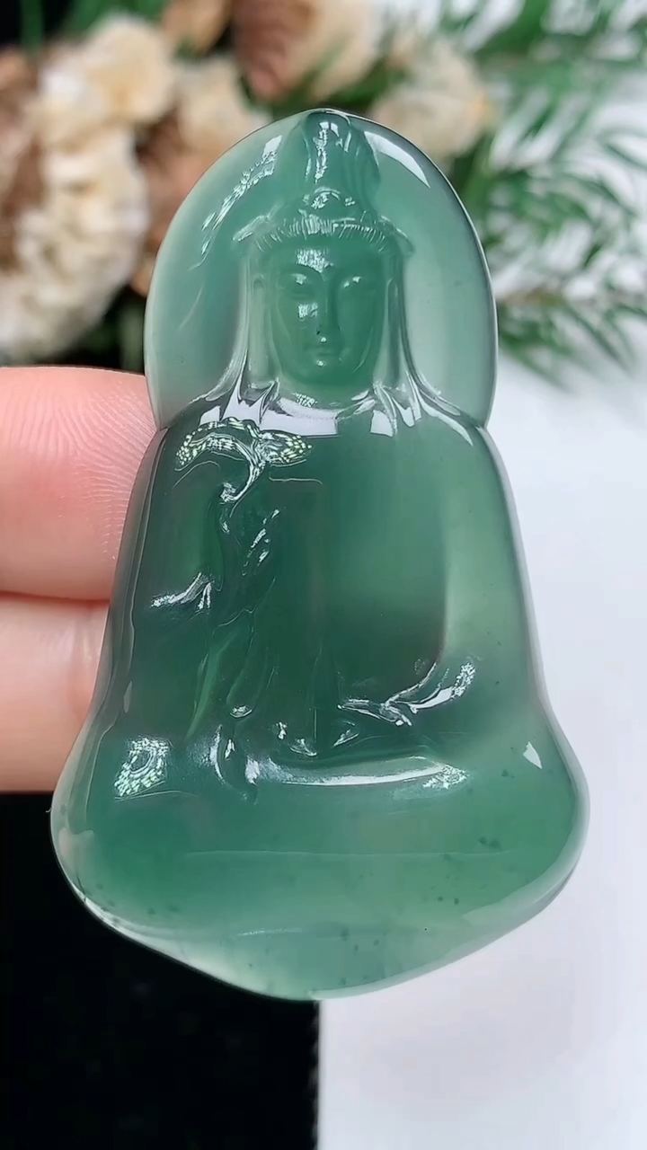 天然A货翡翠蓝水素衣观音吊坠，尺寸50-30.6-4.8，重量:13.01g
3月31日