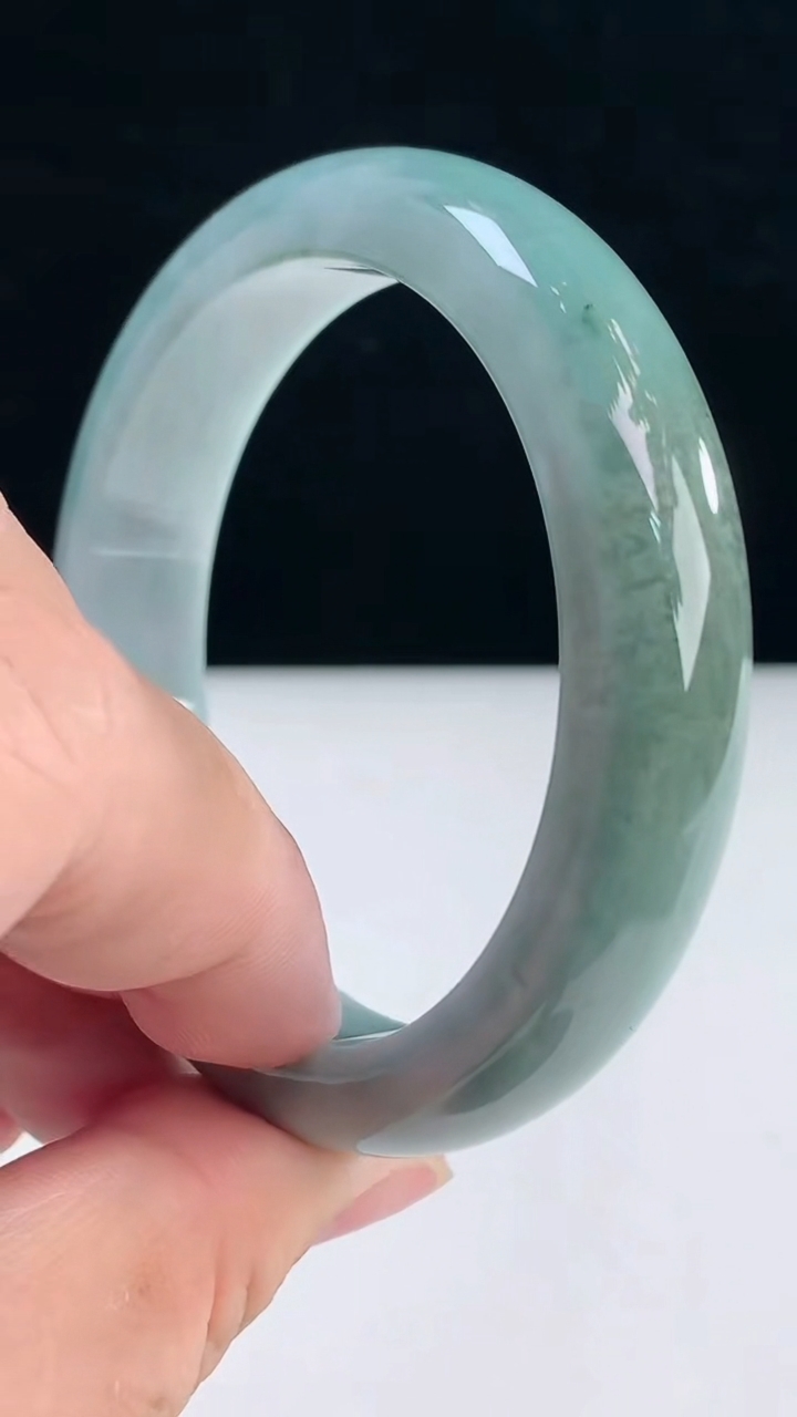 圈口55-56翡翠a货蓝水宽边手镯尺寸55.4-13-8.3重:60.48g843月31日