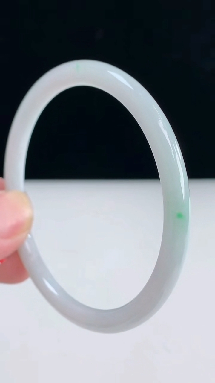 圈口56-57翡翠a圆条手镯尺寸57-5.4-5.9重:16.72g 2363月31日