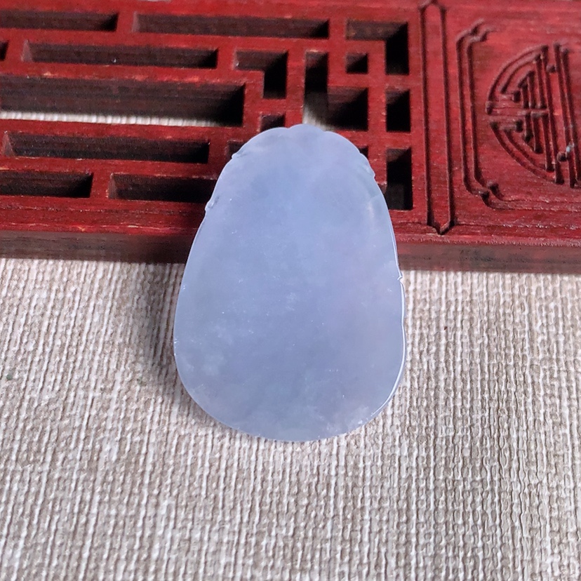 天然A货翡翠紫罗兰如意镶嵌件 
尺寸30.6-22-4mm 重量5.68g 0329