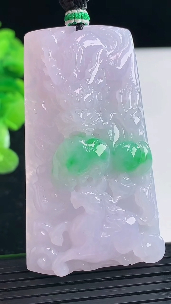 天然A货翡翠龙马精神吊坠尺寸57.2-31.8-12.6重量:38.90g
3月31日