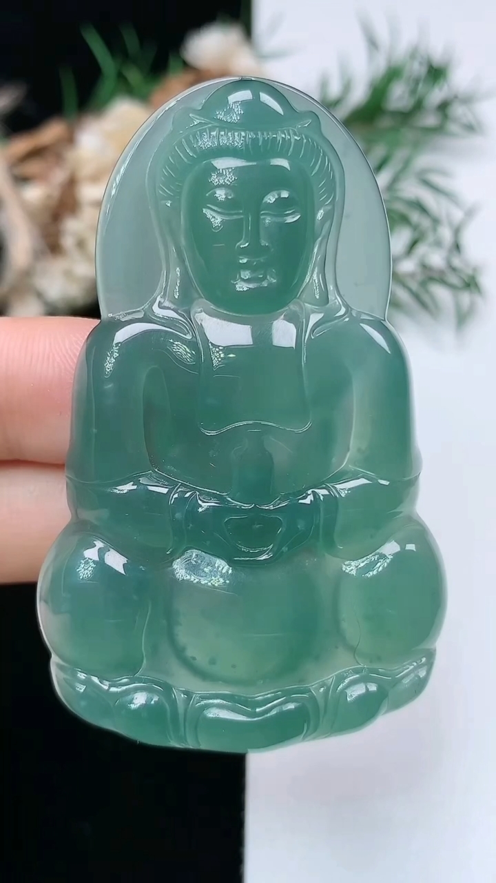 天然A货翡翠蓝水观音菩萨吊坠，尺寸60.8-37.3-5.5，重量:22.22g
3月31日