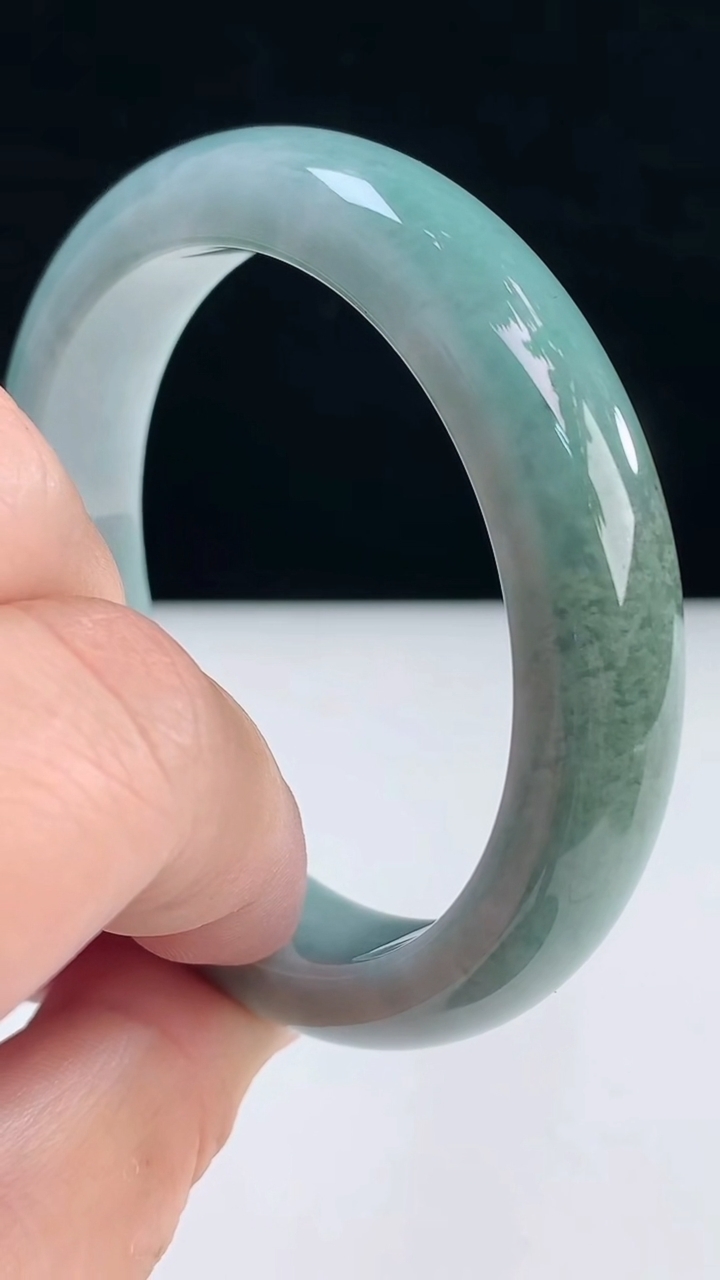 圈口55-56翡翠a货蓝水宽边手镯尺寸55.4-13-8.3重:60.48g843月31日