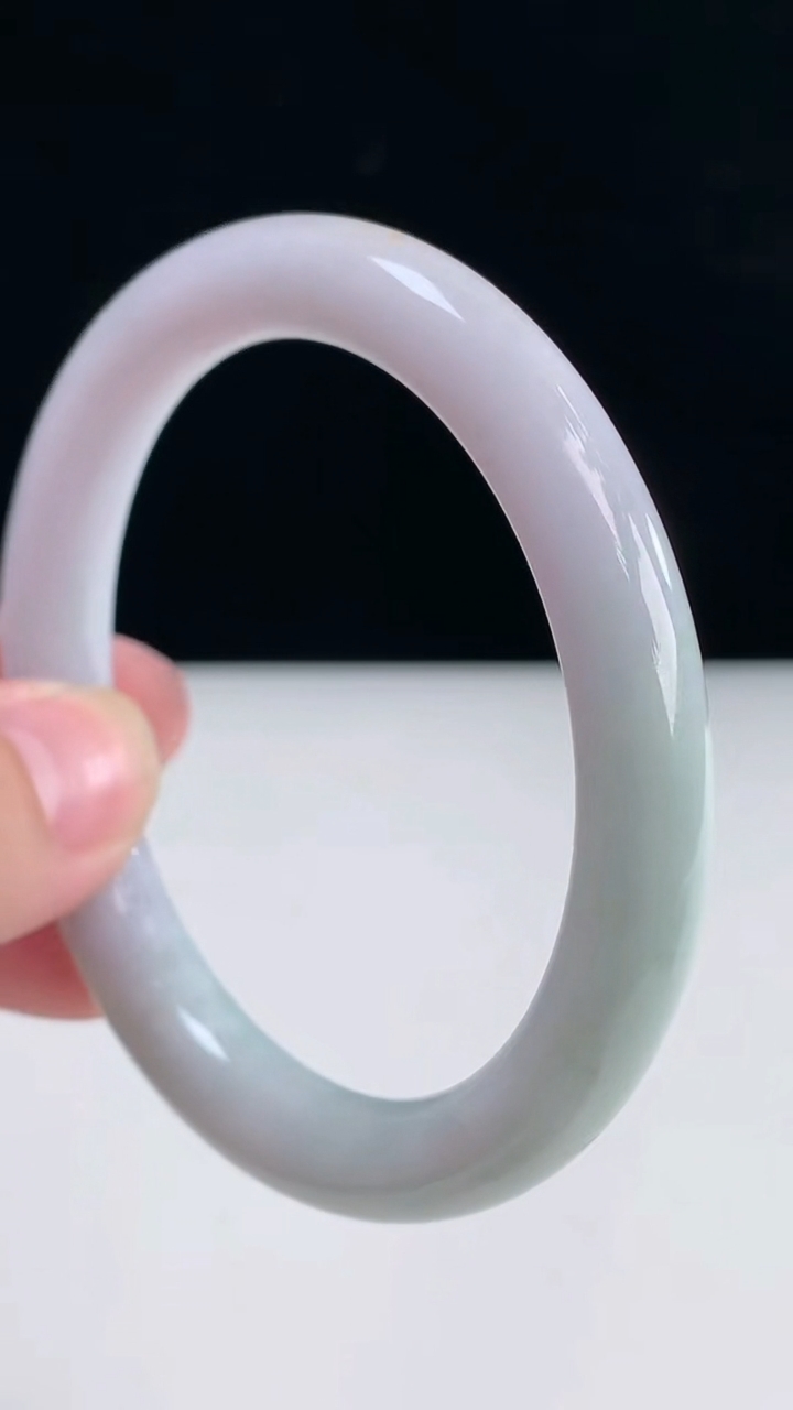 圈口55-56翡翠a货紫罗兰圆条手镯尺寸55.8-8.4重:41.23g843月31日