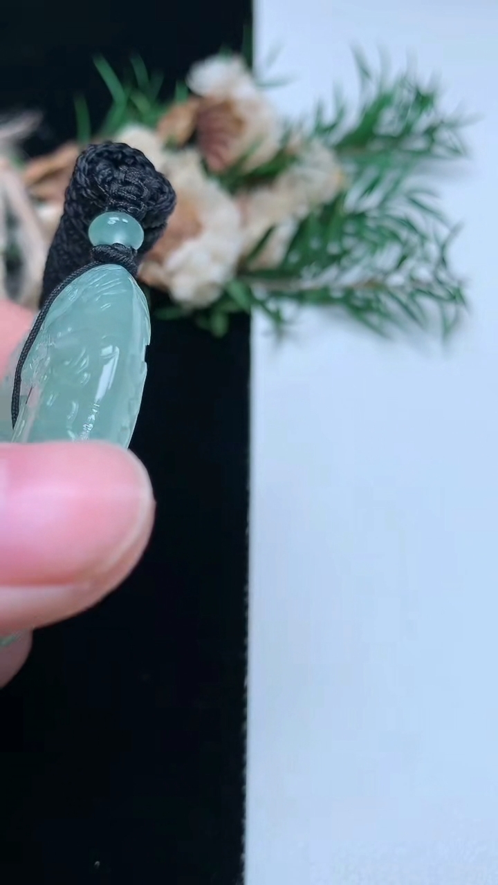 天然A货翡翠飘花仿古平安扣吊坠，尺寸43.6-9.5，重量:39.21g
3月31日