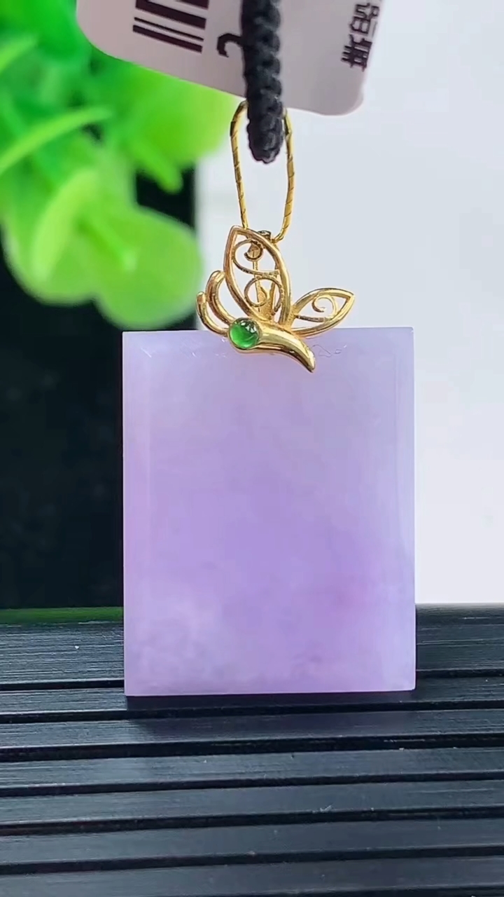 天然A货翡翠18K金紫罗兰无事牌吊坠尺寸20.4-16.3-4.2重量:4.79g
3月31日
